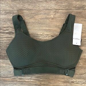 Layer8 Women's Size Medium Adjustable Band and Straps Sports Bra NWT
